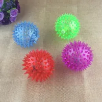 Balle de massage 6.5cm coloré hérisson de lumière flash appelé pressé avec sifflet jouets vendant des marchandises en gros