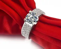 Expédition rapide Livraison gratuite 1Ct Coupé Argent Fine Synthétique Diamond Engagement Promess Bague 18K Blanc Gold Plaqué Femmes Anneaux de mariage Femmes