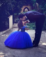 Princesa Cenicienta larga vestidos de niña de las flores fuera del hombro piso-longitud del vestido de bola azul Niños desfile de los vestidos más nuevo diseño por encargo F100
