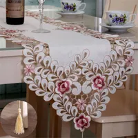 Heiße Verkäufe neue gestickte Tischläufer Polyester Blumen hohle Spitze Mikrowellenherd Tischhussen Heim Hochzeit Dekoration