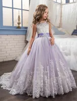 2019 Princess Vit och Lilac Flower Girls 'Dresses for Wedding Party Applique Lace Beaded Bows Ball Gowns Kids Pageant Gown