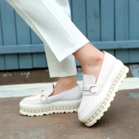 2017 새로운 ARRIVEL 패션 가을 운동화 증가 플랫폼 라운드 발가락 진짜 가죽 우아한 로퍼 진주 캐주얼 여성 신발