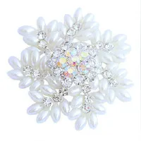 Spilla di Natale a forma di fiocco di neve a forma di fiocco di neve da 2 pollici con perle di perle bianche a forma di marquise
