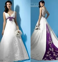 Plus Storlek Vit och Lila Bröllopsklänningar Empire Waist V-Neck Pärlor Appliques Satin Sweep Train Bridal Gowns Custom Made 2019 Hot Sale