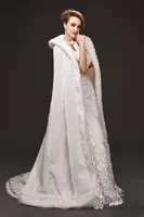 Winter War Faux Fur Bridal Cloak Warm Wraps Con cappuccio Trim Lunghezza del pavimento Perfetto Abaya Jacket per Wedding Cape Wraps Jacket CPA1616