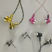 Cheap Earphone Headset Stereo Music Earphones Headsets with microphone for iPhone articles displayed on sidewalk floor 300ps/lot