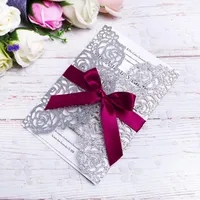 Elegancki Silver Glitter Laser Cut Cut Zaproszenia z Burgundii Wstążki do ślubu Bridal Bridal Birthdage Urodziny Biznes