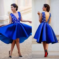 2018 nuovo Royal Blue Plumging V Collo a V Backless Short Prom Dresses Pizzo Satin Sexy Cocktail Abiti da casa Abiti Hi Lo Lo Arabo Abiti da festa BA06