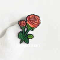10pcs 27mm Tall regalo di compleanno personalizzato morbido smalto Pins Pins Red Rose distintivo fiore spilla collare pin per le donne degli anni '60