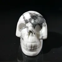 Natural White Howlit Crystal Skull Kamień Kamień Turkusowy Human Head Minerals Próbki Healing Feng Shui Handicraft.