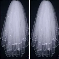 2022 Två lager kort tyll bröllop brudslöjor med pärlbandkantstillbehör för brud