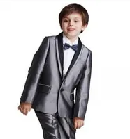 Nya ankomster One Button Silver Gråa Sjal Lapel Boy Formal Wear Tillfaka Barn Tuxedos Bröllopsfestkläder (Jacka + Byxor + Tie) 615