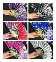 Renkli Çin Bambu Katlanır El Fan Ipek 100 adet Kadınlar için Düğün Çiçek Fan Düğün Lehine Hayranları toptan