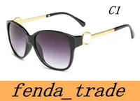2018 Marka Cena fabryczna Okulary przeciwsłoneczne Hot Selling Moda Marka Projektant Okulary Okulary Kobiet Okulary Klasyczne Okulary Duża Rama Oculos 8101