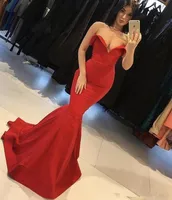 Glamorösa röda klänningar kvällslitage 2018 från axeln älskling ärmlös sjöjungfrun veve ruffle prom party kappor vestidos defesta