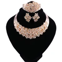 Conjunto de joyas de las perlas africanas Conjunto de la flor de la flor de la boda del cristal Set para las mujeres Dubai Luxury Bridal Jewelry Conjuntos