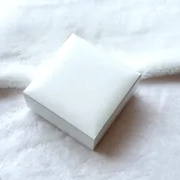Pandoraブレスレットバングルネックレスイヤリングディスプレイジュエリーボックスのための黒い枕が付いているオリジナルの白い宝石包装箱