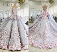 2022 bleu clair Luxe Puffy quinceanera robe de bal robes robes 3D fleurs dentelle appliques capuchon manches manches peplum doux 16 étage longueur famille