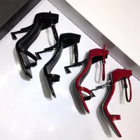 디자이너 여성 다채로운 발 뒤꿈치 샌들 최고 품질의 T - 스트랩 하이힐 펌프 여섯 색 숙녀 특허 가죽 드레스 단일 신발