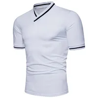 Das T-Shirt von Herren ist ein vollfarbiger Modedesign mit einem V-Ausschnitt und einem kurzärmligen, angenehmen atmungsaktiven T-Shirt eines Mannes.