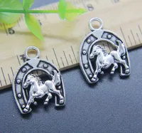 Wholesale 30pcs Horse Horseshoes Alloy Charms Pendant Retro Jewelry Making DIY Keychain Ancient Silver Pendant For Bracelet Earrings 23*18mm