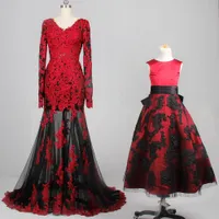 Vestidos de novia góticos rojos y negros sirena con manga larga con cuello en V cuello falda madre e hija vestido de novia colorido en línea