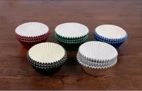 フードグレードの厚さのケーキカップのカラフルな丸いカップケーキケースライナーのマフィンキッチンベーキングツールのためのウェディング用品4 3hl II