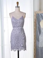 エレガントな2019年のVネックの女性の短いイブニングドレスレースのアップリケ母のドレスは、プロムのページェントのための花嫁の背景の服の母の母