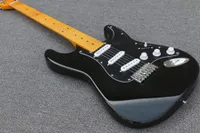 Tremolo Tailpiece David Gilmour Black ST Electric Guitar 3 PLY All Black Pickguard، Gloss Paint الأصفر الرقبة الأصابع، شجرة سلسلة واحدة