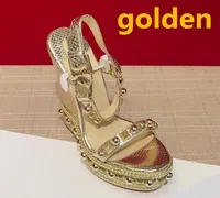 2018 novo Popular de Verão de Luxo Senhoras Lona Estilo gladiador de salto alto de prata de ouro studs sandália de festa das Mulheres Sexy Moda Feminina Sapatos