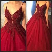 2018 Quinceanera Ball Gown Dresses Dark Red Wine Spaghetti Straps Apliques de encaje Major Beading Puffy Keyhole Tulle Party Prom Vestidos de noche