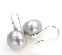 Pendiente de perlas blancas de agua salada genuina de 11-12 mm. Pendiente de plata de ley 925.