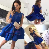 Atemberaubende Homecoming-Kleider 2018 Bateau Sheer Langarm Royal Blue Short Prom Kleider Backless Sehen Sie durch sexy Cocktail-Graduationskleid