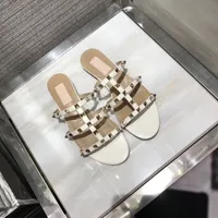 2018 여성 샌들 신발 파티 패션 리벳 소녀 섹시한 발가락 신발 버클 플랫폼 펌프 웨딩 신발 버클