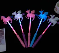 Unicorn Theme Party Light Up Glow Stick Toy Kinderen Meisje Verjaardag Levert Decoratie LED Knipperende Pony Magic Wands Christmas Cadeaus