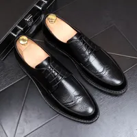 Zapatos de cuero de negocios de lujo Hombres transpirables Vestido formal Zapatos Masculinos Oficina de Boda Pisos Calzado Estilo británico Mocasín salvaje Nuevo