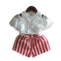Retail Girls Passar Baby Girl Pearl Necklace Off Shoulder Lace Shirt + Striped Bowknot Short Set Kids Set Barn Boutique Mode Kläder