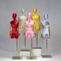 ファッションモデル小道具女性半分の長さのハイエンドシルクサテンゴールドアームマネキンのウェディングドレスディスプレイラックウィンドウ表示プラットフォーム