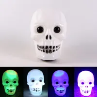 Luminescence Ghostヘッド形LEDライトノベルティ頭蓋骨装飾ランプハロウィーンのランタンのパーティーデスクトップの装飾変更カラー1 7Cl e