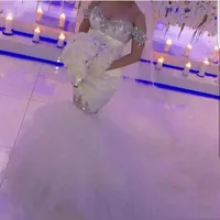 2020 Luxe Sirène Crystal Long Mariage Robes de mariée à l'épaule Robe de mariée Strass Plus Taille Blanc Sexy Bride Party Porter Dossier sans dos