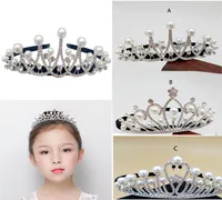 12 adet Glitter taçlar ve kızlar için tiara inci kristal kafa düğün çiçek kız Pageant balo doğum günü partisi saç dekorasyon