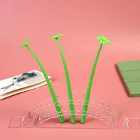 Koreanska Kawaii Stationery Silikongummi Fyra bladklöver Lucky Pen Bend Shaped Bulk Miljövänlig Grön stilig gelpenna med anpassad logotyp