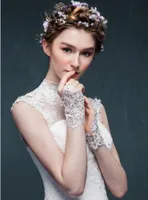 2019 hot koop bruids handschoenen goedkope kant applicaties kralen vingerloze bruiloft handschoenen polsgte met lint bruiloft accessoires op voorraad