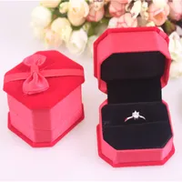 All'ingrosso di alta qualità 12pcs / lot 5,5 * 5 * 4 cm di gioielli di velluto anello dell'anello dell'orecchino dell'orecchino della scatola di immagazzinaggio rossa della scatola regalo del ring
