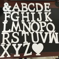 Witte houten brief Engels alfabet diy gepersonaliseerde naam ontwerp kunst vaartuigen gratis hartstaand hart bruiloft thuis decor