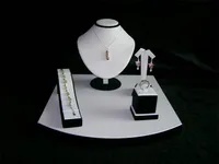 ジュエリーディスプレイスタンドホルダーコンビネーションキットカウンターディスプレイの小道具展示されているネックレスイヤリングリングブレスレットディスパライジホルダーのセット