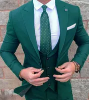 New Arrival Green Slim Fit Men Wedding Tuxedos Peak Lapel One Button Groom Tuxedos 2019 Style Mężczyźni 3-osobowy garnitur (kurtka + spodnie + krawat + kamizelka) 2067