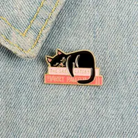 Rosa djur söta emalj Pins märken sova svarta katter broscher världen rikaste katt lapel stift kläder väska smycken gåvor för vän