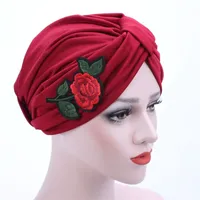 neue indische Frauen dehnbare Baumwolle Turban Hut Applique Rose Blume Stickerei Stirnband Wrap Chemo Bandana Hijab Plissee Indian Cap