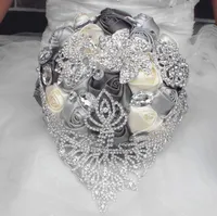 2019 Ny europeisk stil bröllop bukett handgjorda konstgjorda lilja vit brud brudtärna brud party tillbehör blomma dekoration